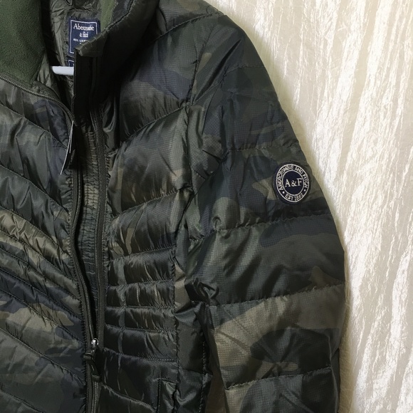 XS Womens Abercrombie and Fitch Puffer Camo Jacket - Picture 2 of 8